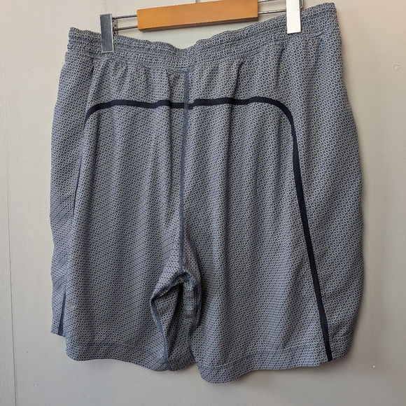 LULULEMON Pace Breaker Men Short Size XL Blue White With Pockets Active - Picture 6 of 11